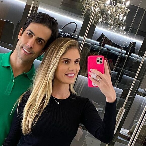 Bárbara Evans pretende festa de casamento com o marido, Gustavo Theodoro, para 2021