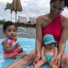 Mulher de Erick Jacquin, Rosângela curte piscina com filhos gêmeos
