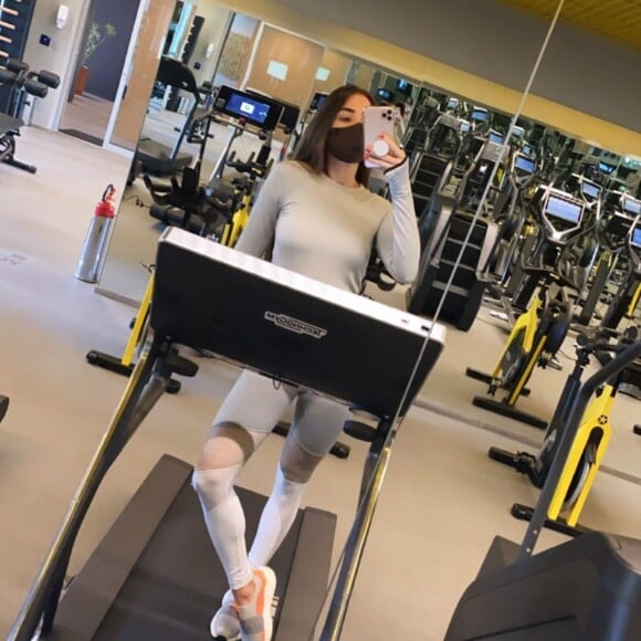 Romana Novais exibe foto de treino em academia