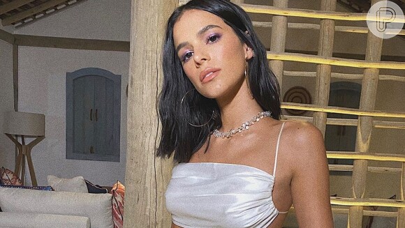 Bruna Marquezine posou sexy para um ensaio publicado em seu Instagram neste sábado, 18 de julho de 2020
