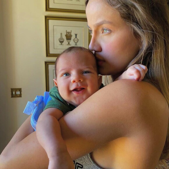 Biah Rodrigues compara filho ao marido, Sorocaba, em foto