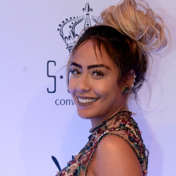 Irmã de Neymar curte dia na praia com amigas