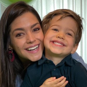 Michel Teló e Thais Fersoza comemoram aniversário dos filhos