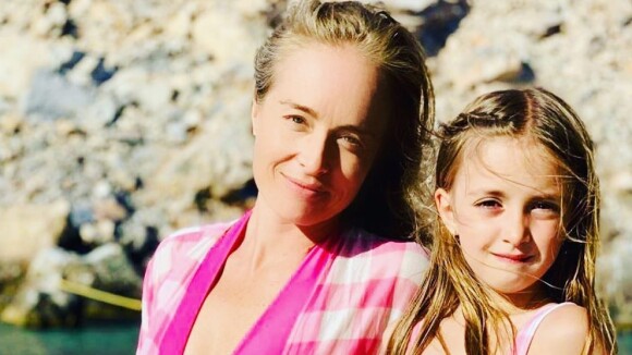 Angélica combina pijama com a filha, Eva, em vídeo: 'As panteras cor-de-rosa'