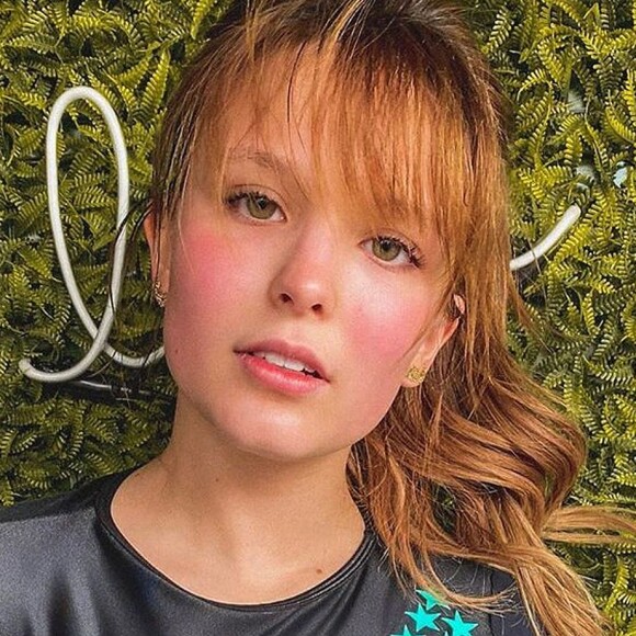 Larissa Manoela arrancou elogios de seus seguidores ao rebolar ao som da música 'Toma', de Luisa Sonza