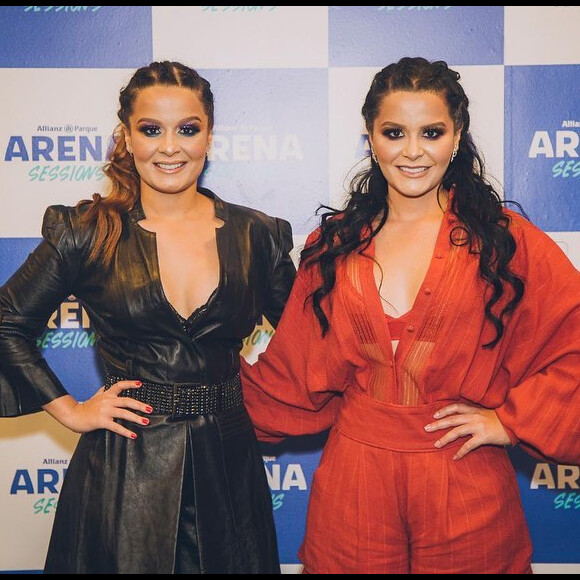 Copo e bebida acertam Maraisa em show e Maiara segue cantando