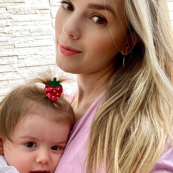A sertaneja Thaeme é mãe de Liz, fruto de seu casamento com Fabio da Lua