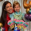 Filha de Thais Fersoza usa fantasia de princesa em aniversário de 4 anos