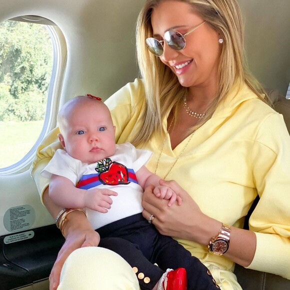 Ana Paula Siebert capricha em looks fashion para a filha, Vicky