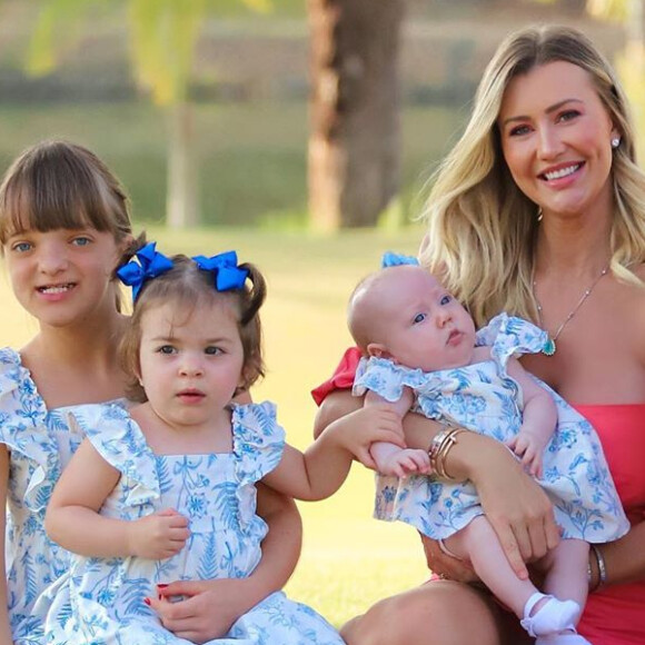 Família fashion! Filhas de Justus, Rafa e Vicky combinam look com sobrinhas. Veja mais fotos em matéria nesta segunda-feira, dia 10 de agosto de 2020