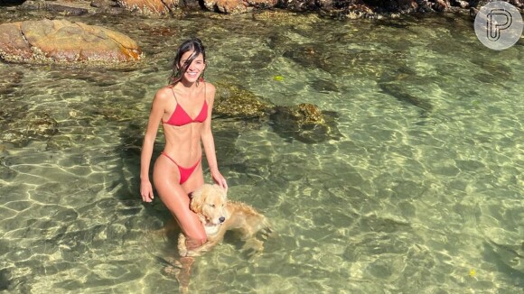 Bruna Marquezine impressiona de biquíni cavado no Instagram
