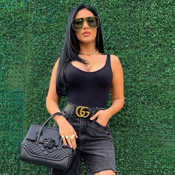 Irmã de Simone, Simaria aposta nas tendências de moda em seus looks