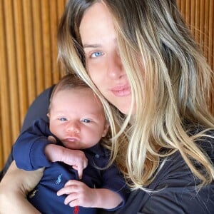 Nova foto de Giovanna Ewbank mostra rosto do filho Zyan