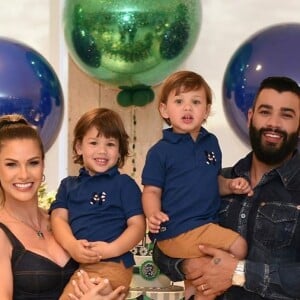 Gusttavo Lima aproveitou momento relax com os filhos Samuel e Gabriel, frutos de seu casamento com Andressa Suita