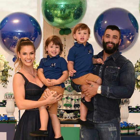 Gusttavo Lima aproveitou momento relax com os filhos Samuel e Gabriel, frutos de seu casamento com Andressa Suita