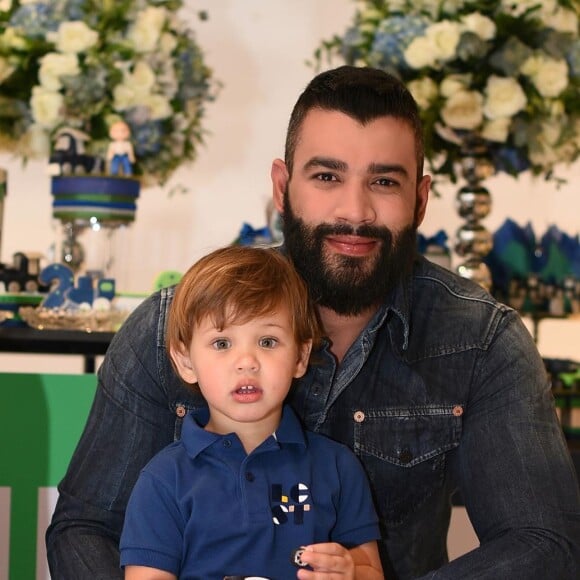 Gusttavo Lima encantou amigos famosos com o clique com os filhos