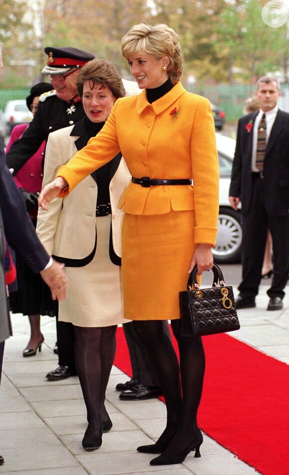 Princesa Diana foi elogiada pela atriz que irá vivê-la na série 'The Crown'