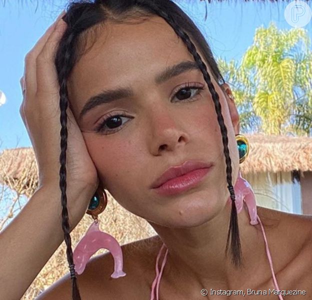 Bruna Marquezine hita tendência ao usar brincos estilosos nas redes sociais