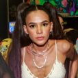 Bruna Marquezine roubou a cena com brinco de alfinete no Carnaval de Salvador, em 2020