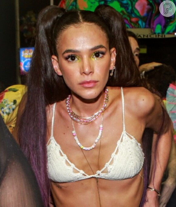 Bruna Marquezine roubou a cena com brinco de alfinete no Carnaval de Salvador, em 2020