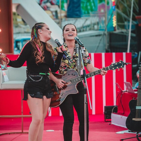 Maiara e Maraisa promovem live em parque de diversões