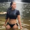 Maraisa, de biquíni, curte cachoeira e posa para foto, em 22 de agosto de 2020