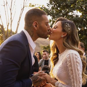 Lucas Lucco e Lorena Carvalho realizaram casamento no civil