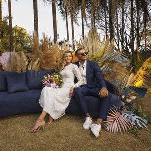 Lucas Lucco e Lorena Carvalho fazem casamento íntimo em casa