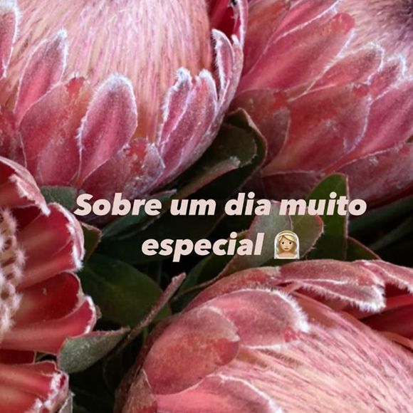 Lorena Carvalho mora flores que ganhou após casamento