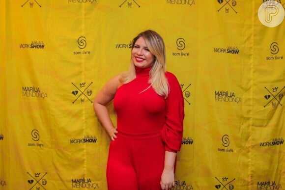 Marília Mendonça dividiu dueto caseiro com irmão no Instagram