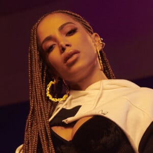 Anitta questionou o presidente Jair Bolsonaro pelos incêndios na região do Pantanal: 'Vambora cuida do que realmente importa, meu Deus'