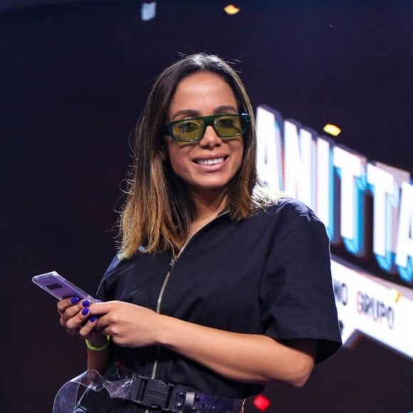 Anitta negou romance com o jogador Rodrigo Guth