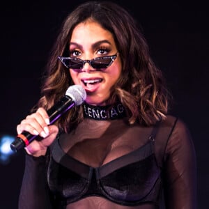 Anitta reagiu com sigificado de 'patroa' no dicionário