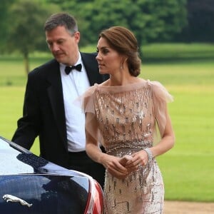 Saiba como ter um look idêntico ao de Kate Middleton