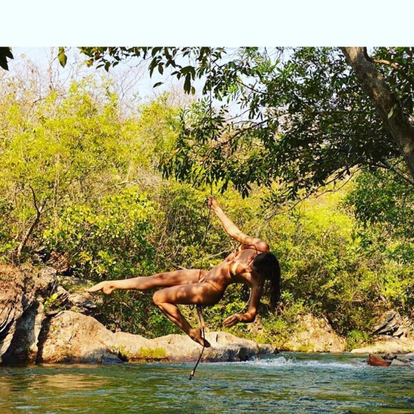 Corpo de Grazi Massafera ganha elogios por corpo em foto de biquíni