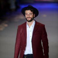 Bruno Gagliasso desfila e ganha elogio de Giovanna Ewbank: 'Modelo preferido'
