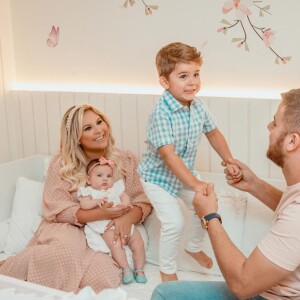 Decoração romântica do quarto da filha de Zé Neto transmite aconchego com jeito de lar