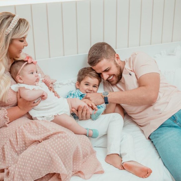 Zé Neto e Natália Toscano mostram detalhes da decoração do quarto da filha