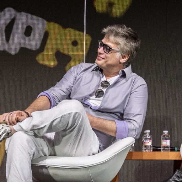 Por conta da pandemia, Fabio Assunção e namorada adiaram planos da festa, evitando aglomeração