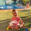 Filha de Ticiane Pinheiro, Manuella usou look fofo de praia em dia de piscina