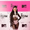Pocah investe em transparência, top e hot pant no MTV MIAW
