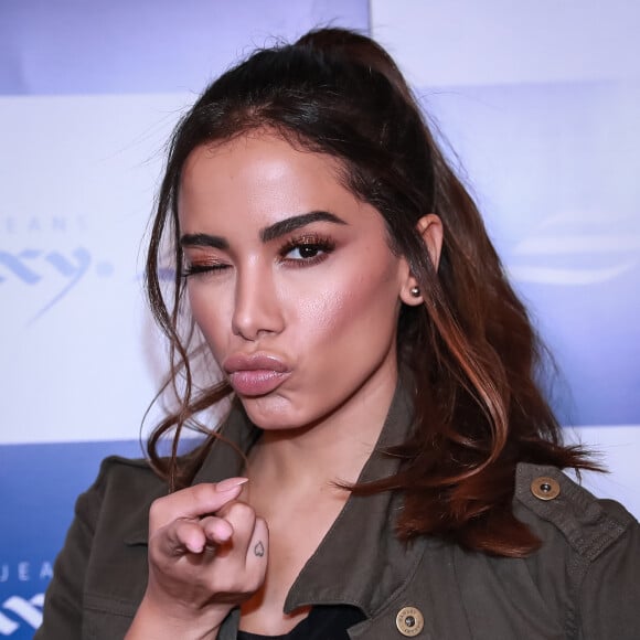 Anitta brincou sobre cabelo loiro platinado: 'Não assusta, não'