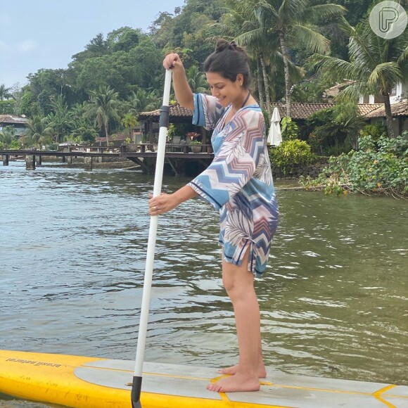 Thais Fersoza entrega paixão por stand up paddle