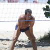 Márcio Garcia joga futevôlei na praia da Barra, no RJ