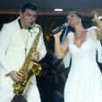 Gretchen Miranda canta com o marido, Esdras de Souza, em casamento
