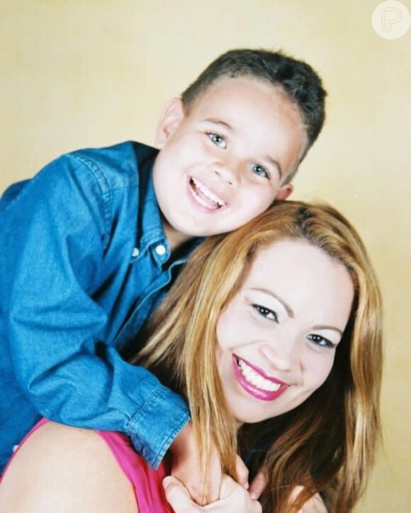 Solange Almeida parabeniza filho Rafael pelos 21 anos