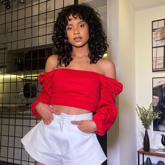 Gleici Damasceno adotou 40 cm de cabelo com mega-hair