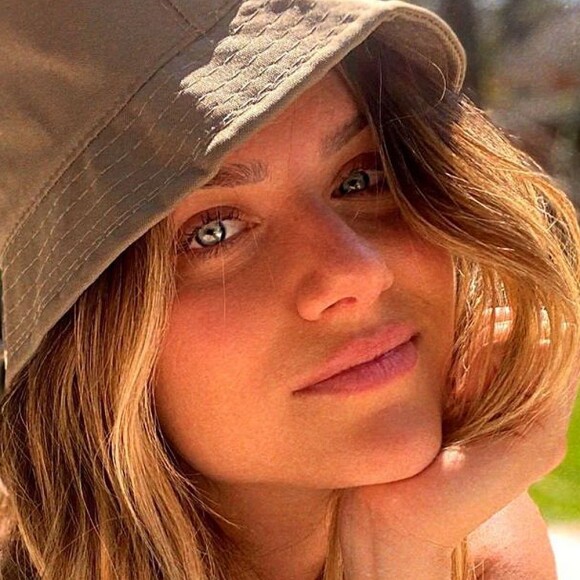 Giovanna Ewbank mostrou um jeito de treinar diferente, que batizou de 'Crossfilhos'