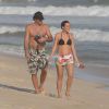 Luciano Szafir passeou pela praia de Grumari, na Zona Oeste do Rio de Janeiro, acompanhado por sua mulher, Luhanna Melloni