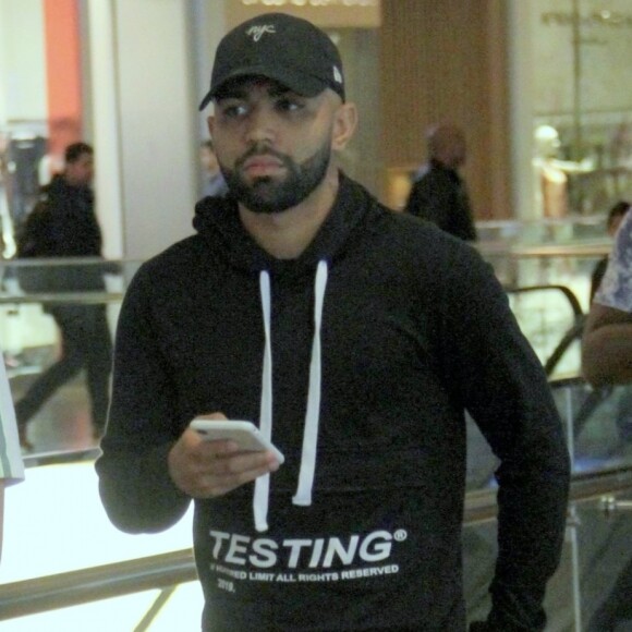 Em vídeo, influencer alega ter recebido mensagem de Gabigol
